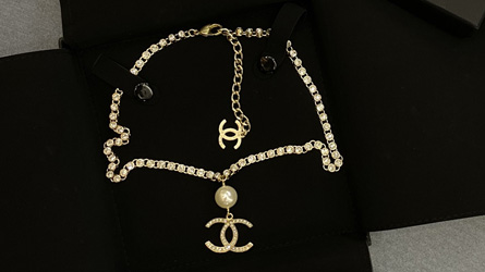 
				Chanel - Diamond & pearl necklace
				เครื่องประดับ