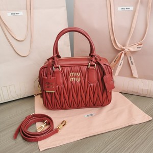 Miu miu mini bow bag Loto - www.1shopbrandname.com:  สินค้าแบรนด์เนมของแท้100% ราคาประหยัด